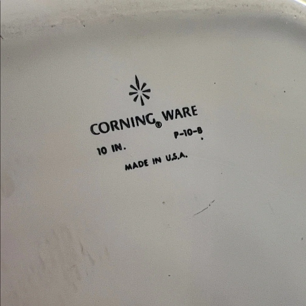 Set of 2 Corningware Cornflower blue casserole dishes.  Exc condition